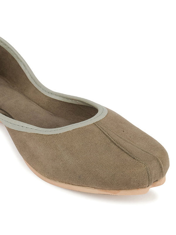 Handcrafted juttis, heels, bellies, flats, and mules for weddings, festivals, and daily wear – DESI COLOUR