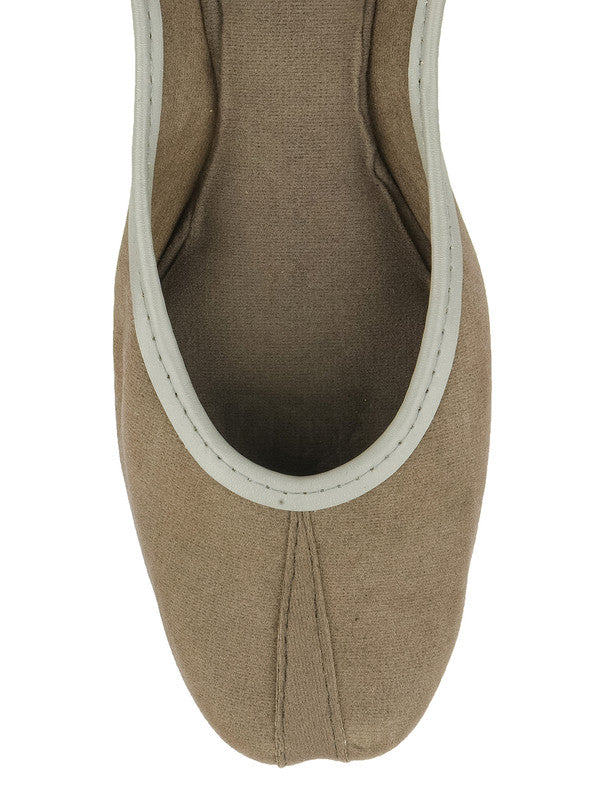Handcrafted juttis, heels, bellies, flats, and mules for weddings, festivals, and daily wear – DESI COLOUR
