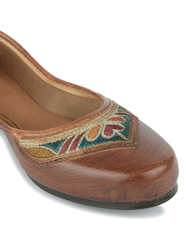 Handcrafted juttis, heels, bellies, flats, and mules for weddings, festivals, and daily wear – DESI COLOUR
