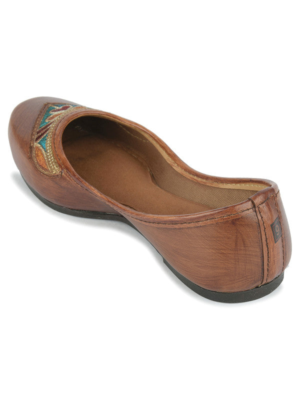 Handcrafted juttis, heels, bellies, flats, and mules for weddings, festivals, and daily wear – DESI COLOUR