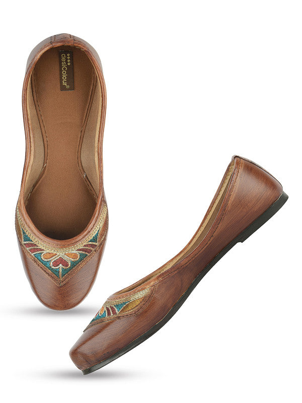 Handcrafted juttis, heels, bellies, flats, and mules for weddings, festivals, and daily wear – DESI COLOUR