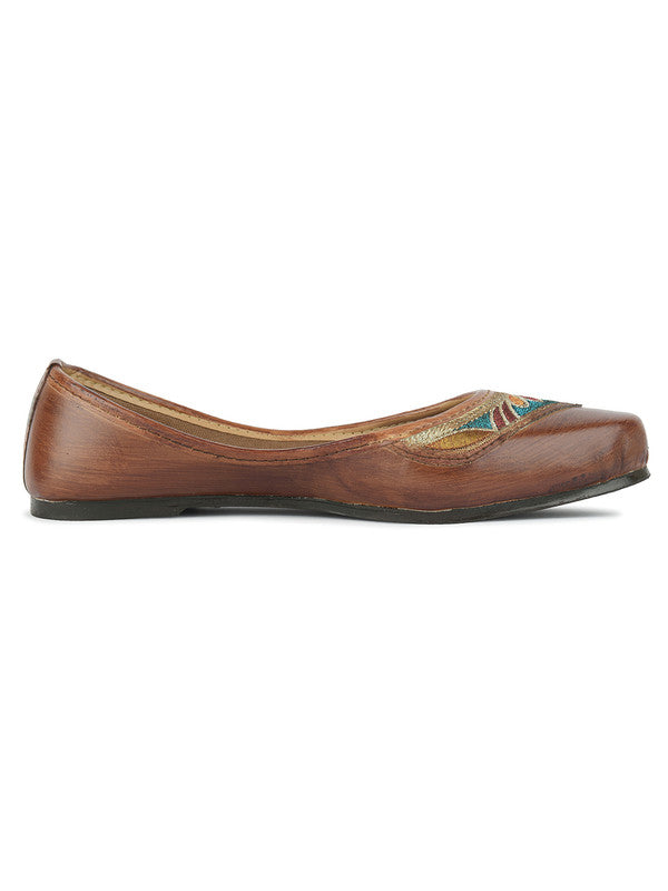 Handcrafted juttis, heels, bellies, flats, and mules for weddings, festivals, and daily wear – DESI COLOUR