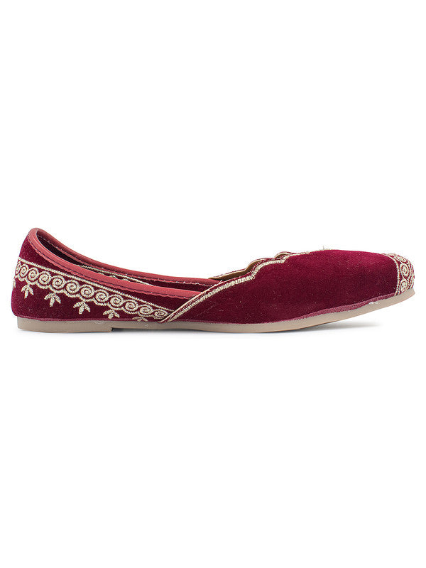 Handcrafted juttis, heels, bellies, flats, and mules for weddings, festivals, and daily wear – DESI COLOUR