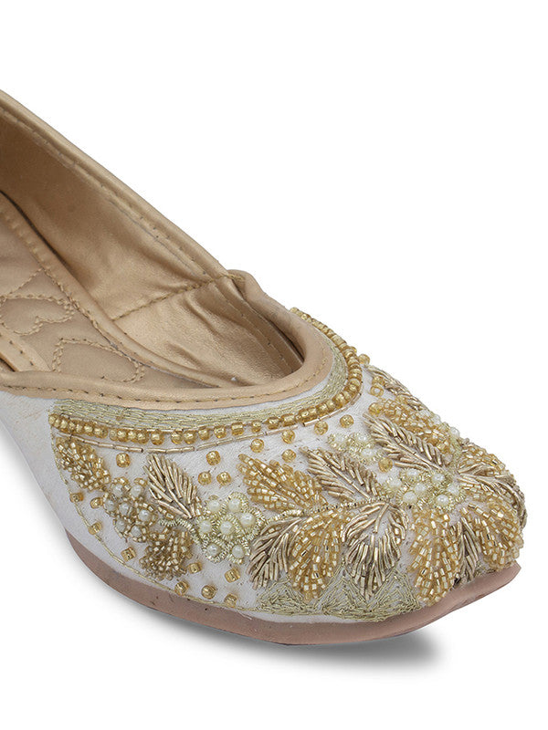 Handcrafted juttis, heels, bellies, flats, and mules for weddings, festivals, and daily wear – DESI COLOUR