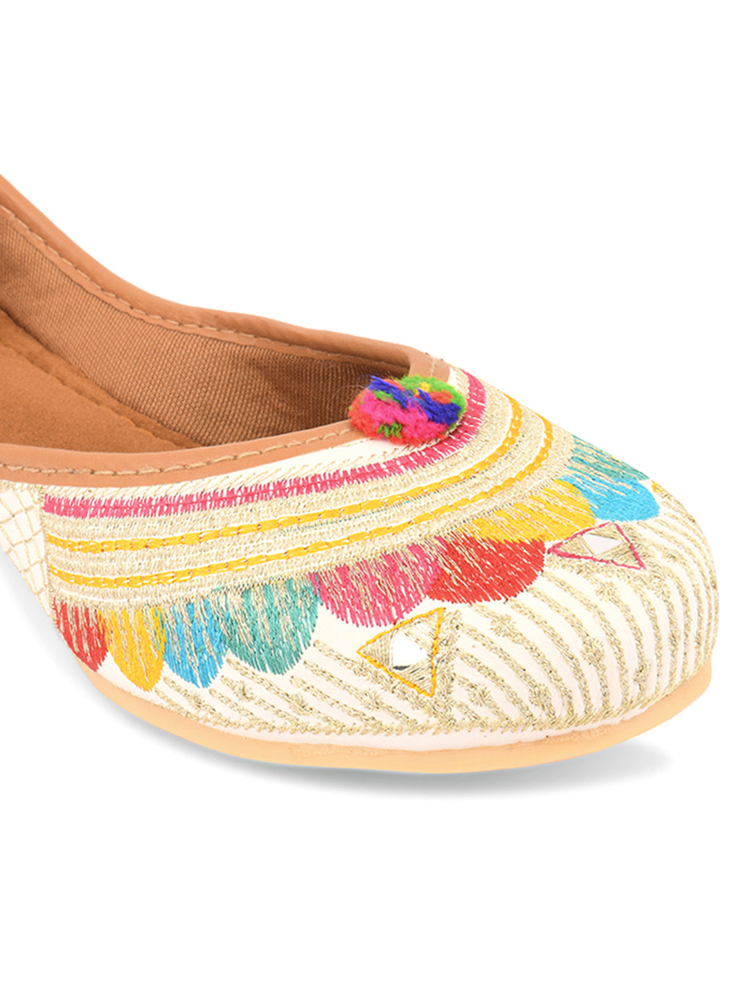 DESI COLOUR Women White Ethnic Punjabi Jutti