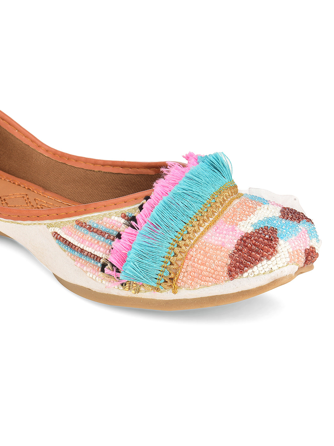 DESI COLOUR Women White Ethnic Punjabi Jutti