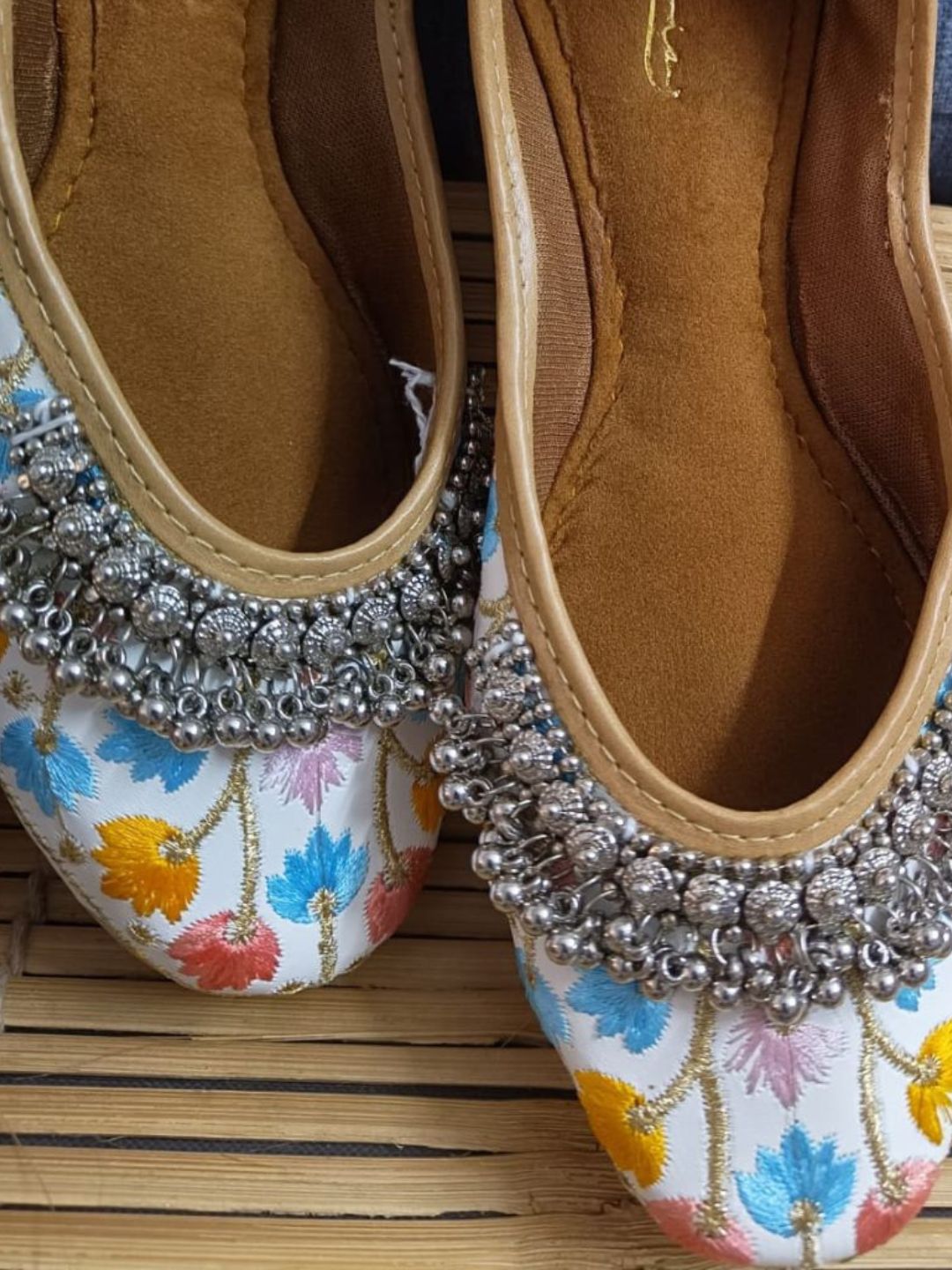 DESI COLOUR Women Multi Ethnic Punjabi Jutti