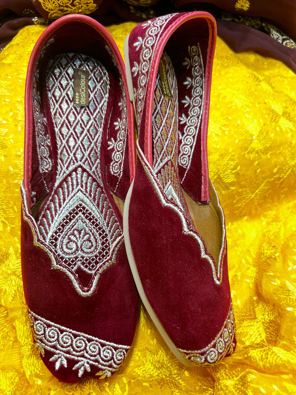 Handcrafted juttis, heels, bellies, flats, and mules for weddings, festivals, and daily wear – DESI COLOUR