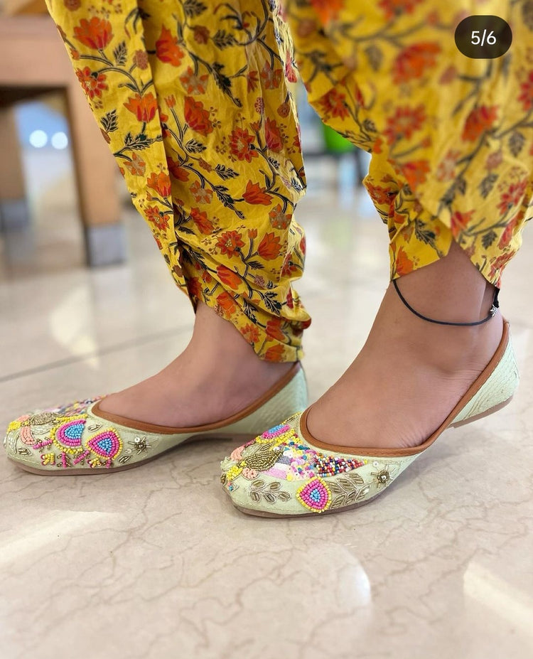 DESI COLOUR WOMEN ETHNIC FOOTWEAR