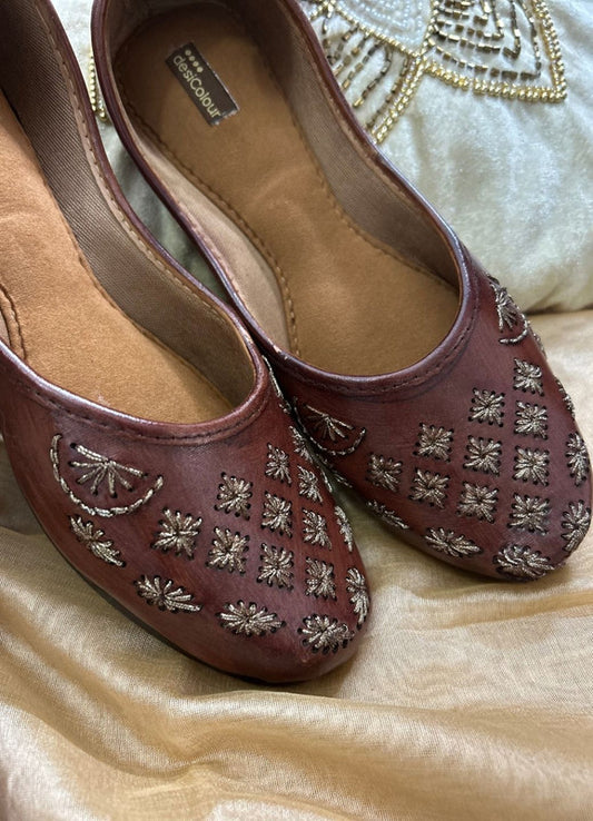 Handcrafted juttis, heels, bellies, flats, and mules for weddings, festivals, and daily wear – DESI COLOUR