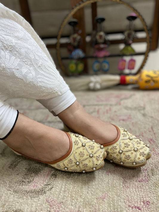 DESI COLOUR Women Gold-Toned Embellished Leather Ethnic Mojaris Flats