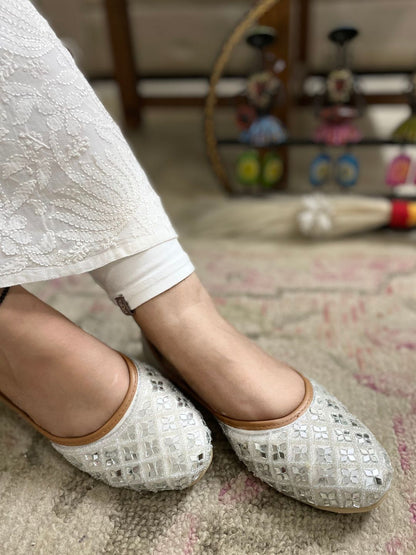 DESI COLOUR Women White Ethnic Ballerinas Flats