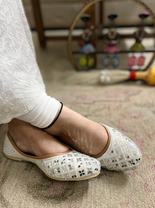 DESI COLOUR Women White Ethnic Ballerinas Flats