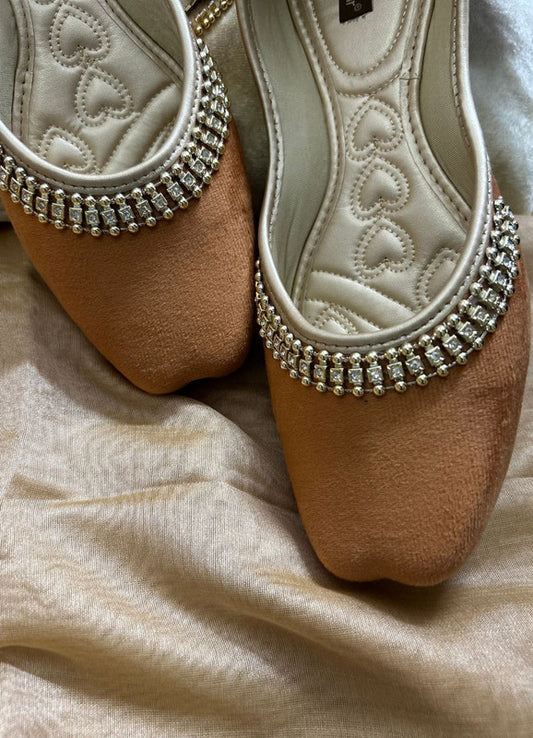 Handcrafted juttis, heels, bellies, flats, and mules for weddings, festivals, and daily wear – DESI COLOUR