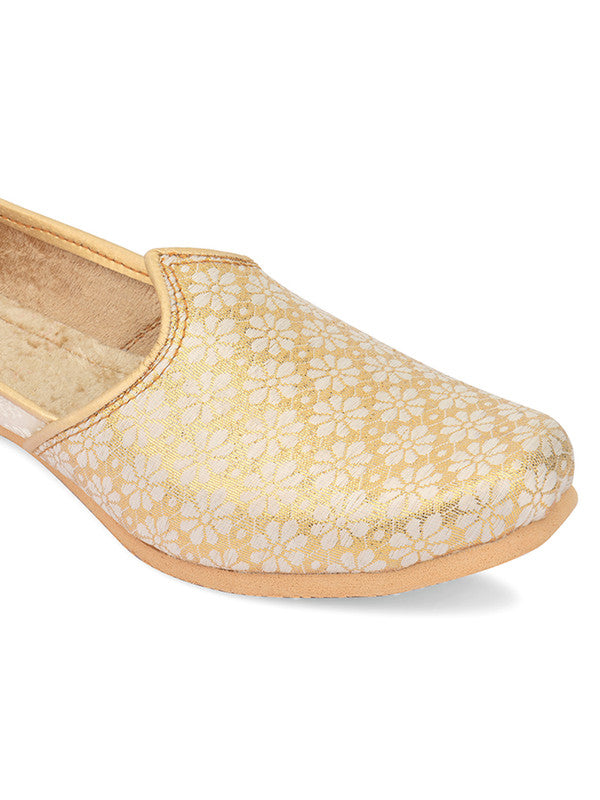 Handcrafted juttis, heels, bellies, flats, and mules for weddings, festivals, and daily wear – DESI COLOUR