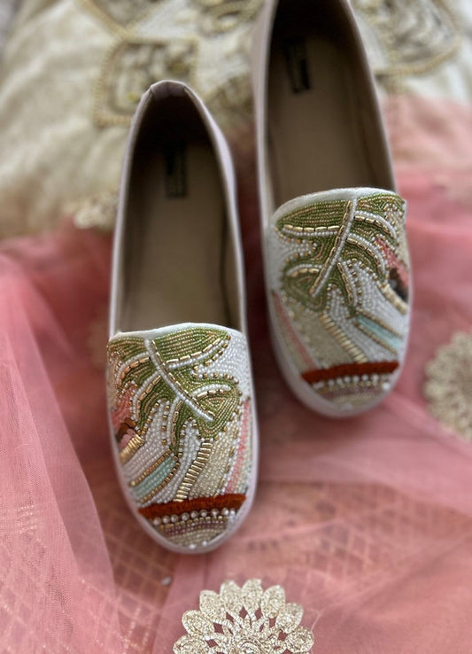 Handcrafted juttis, heels, bellies, flats, and mules for weddings, festivals, and daily wear – DESI COLOUR