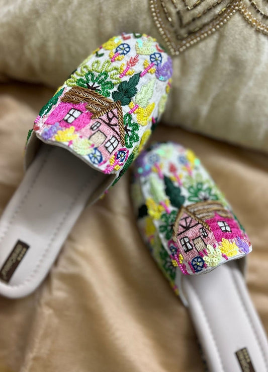 Handcrafted juttis, heels, bellies, flats, and mules for weddings, festivals, and daily wear – DESI COLOUR