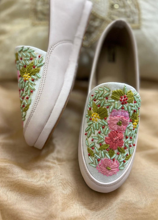 Handcrafted juttis, heels, bellies, flats, and mules for weddings, festivals, and daily wear – DESI COLOUR