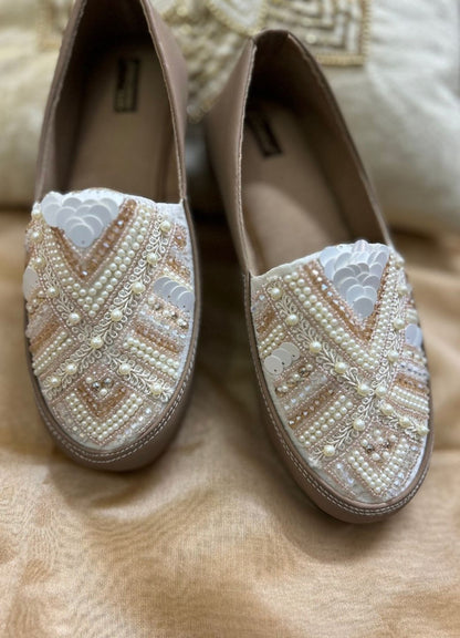 Handcrafted juttis, heels, bellies, flats, and mules for weddings, festivals, and daily wear – DESI COLOUR
