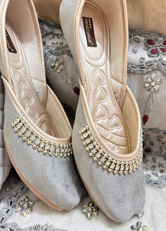 Handcrafted juttis, heels, bellies, flats, and mules for weddings, festivals, and daily wear – DESI COLOUR