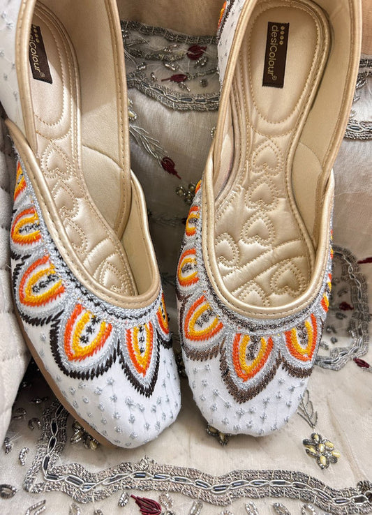 Handcrafted juttis, heels, bellies, flats, and mules for weddings, festivals, and daily wear – DESI COLOUR