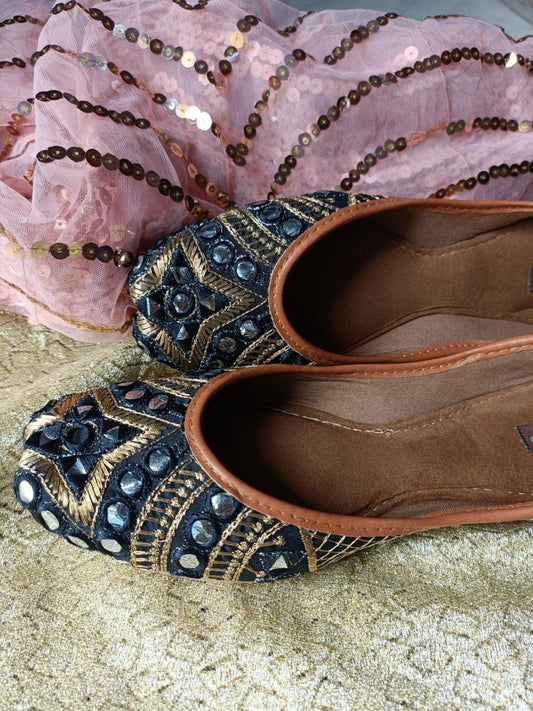 DESI COLOUR Women Black Ethnic Punjabi Jutti