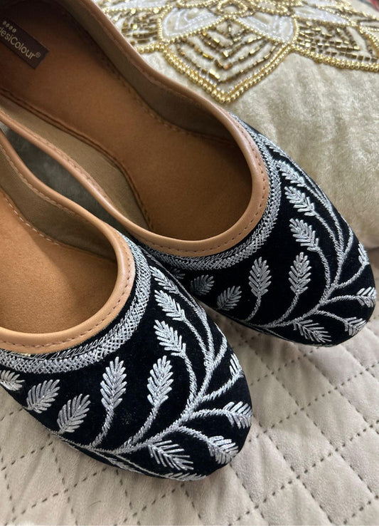 Handcrafted juttis, heels, bellies, flats, and mules for weddings, festivals, and daily wear – DESI COLOUR