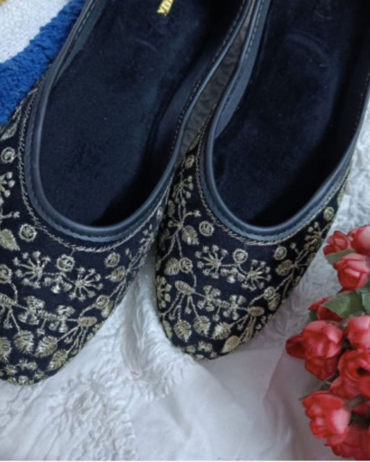 DESI COLOUR Women Black Ethnic Punjabi Jutti