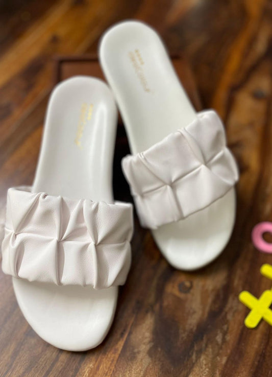 Handcrafted juttis, heels, bellies, flats, and mules for weddings, festivals, and daily wear – DESI COLOUR