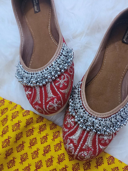 Handcrafted juttis, heels, bellies, flats, and mules for weddings, festivals, and daily wear – DESI COLOUR