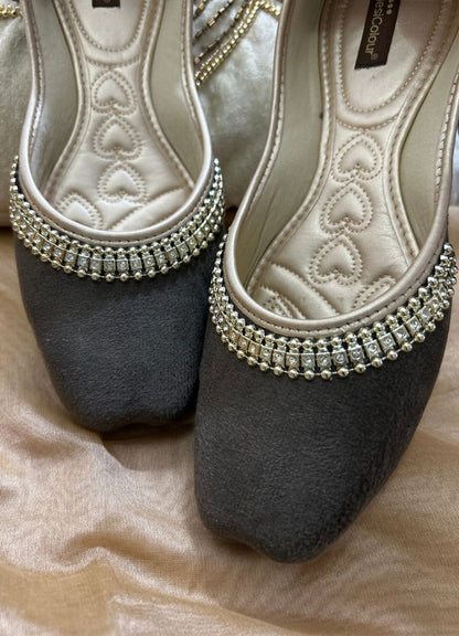 Handcrafted juttis, heels, bellies, flats, and mules for weddings, festivals, and daily wear – DESI COLOUR