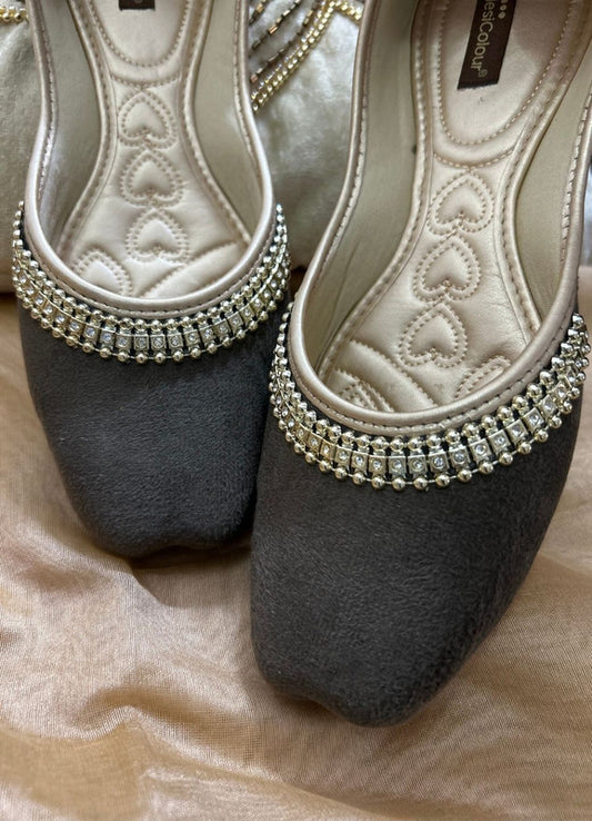 Handcrafted juttis, heels, bellies, flats, and mules for weddings, festivals, and daily wear – DESI COLOUR