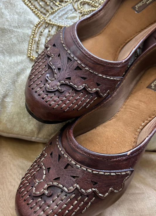 Handcrafted juttis, heels, bellies, flats, and mules for weddings, festivals, and daily wear – DESI COLOUR