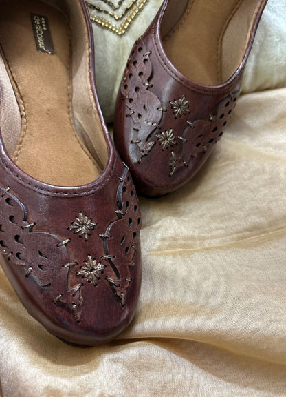 Handcrafted juttis, heels, bellies, flats, and mules for weddings, festivals, and daily wear – DESI COLOUR