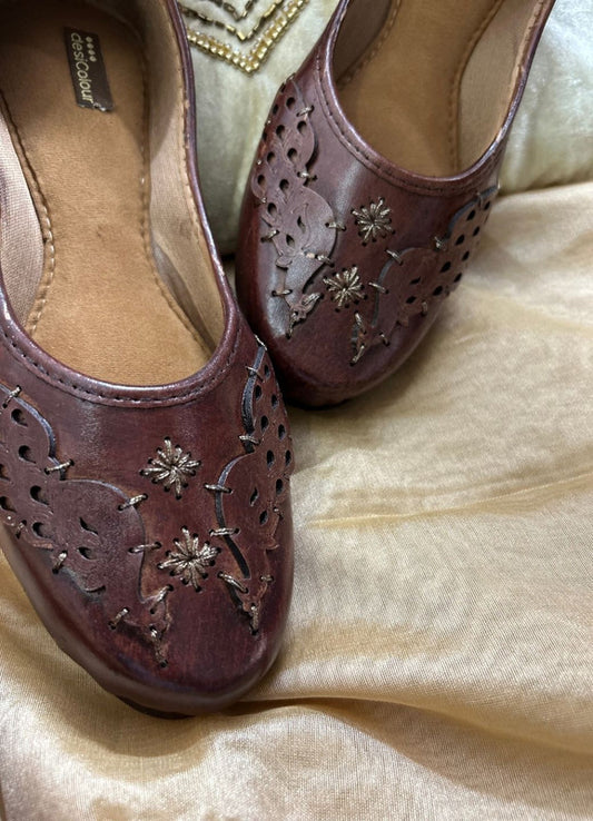 Handcrafted juttis, heels, bellies, flats, and mules for weddings, festivals, and daily wear – DESI COLOUR