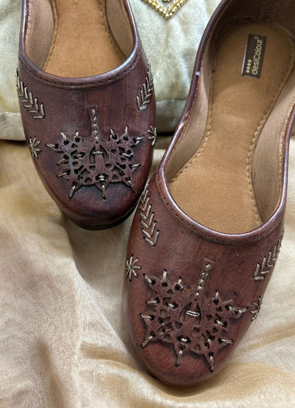 Handcrafted juttis, heels, bellies, flats, and mules for weddings, festivals, and daily wear – DESI COLOUR