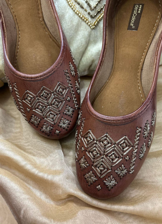 Handcrafted juttis, heels, bellies, flats, and mules for weddings, festivals, and daily wear – DESI COLOUR