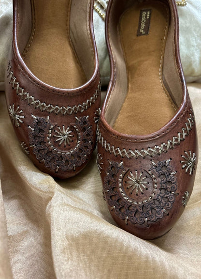 Handcrafted juttis, heels, bellies, flats, and mules for weddings, festivals, and daily wear – DESI COLOUR