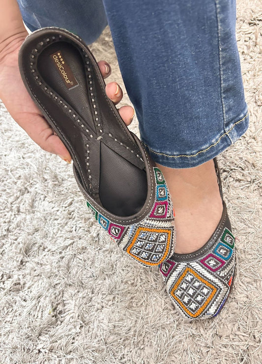 Handcrafted juttis, heels, bellies, flats, and mules for weddings, festivals, and daily wear – DESI COLOUR