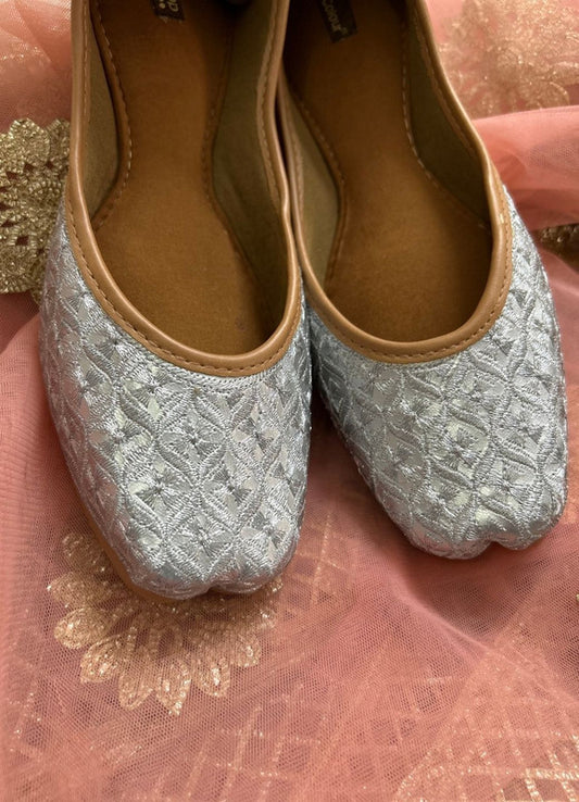 Handcrafted juttis, heels, bellies, flats, and mules for weddings, festivals, and daily wear – DESI COLOUR