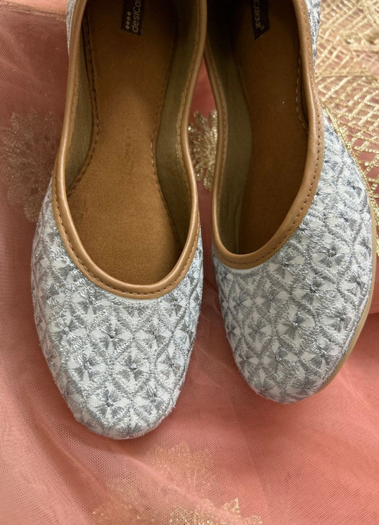 Handcrafted juttis, heels, bellies, flats, and mules for weddings, festivals, and daily wear – DESI COLOUR