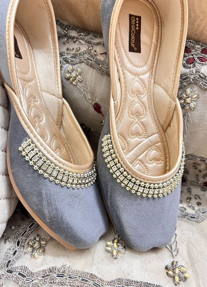 Handcrafted juttis, heels, bellies, flats, and mules for weddings, festivals, and daily wear – DESI COLOUR