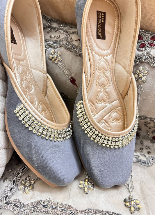 Handcrafted juttis, heels, bellies, flats, and mules for weddings, festivals, and daily wear – DESI COLOUR