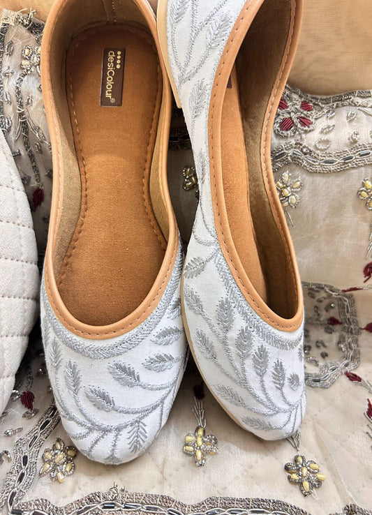 Handcrafted juttis, heels, bellies, flats, and mules for weddings, festivals, and daily wear – DESI COLOUR