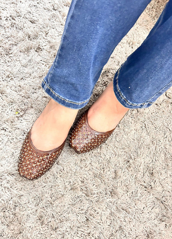 Handcrafted juttis, heels, bellies, flats, and mules for weddings, festivals, and daily wear – DESI COLOUR