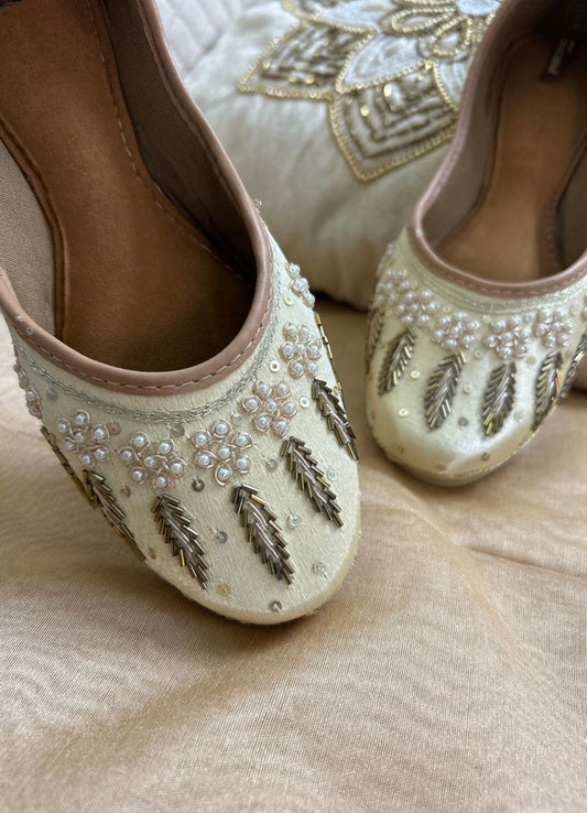 Handcrafted juttis, heels, bellies, flats, and mules for weddings, festivals, and daily wear – DESI COLOUR
