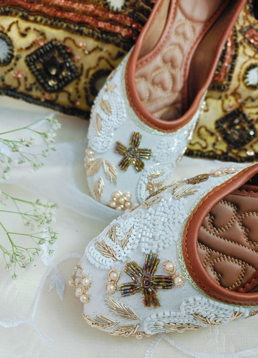 DESI COLOUR Women Off White Ethnic Mojaris Flats