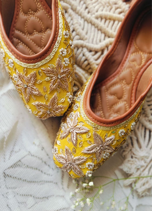 DESI COLOUR Women Yellow Ethnic Mojaris Flats