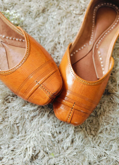 DESI COLOUR Women Tan Ethnic Leather Mojaris Flats