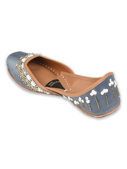 Silver Dabka Work & Premium Mojari for Women